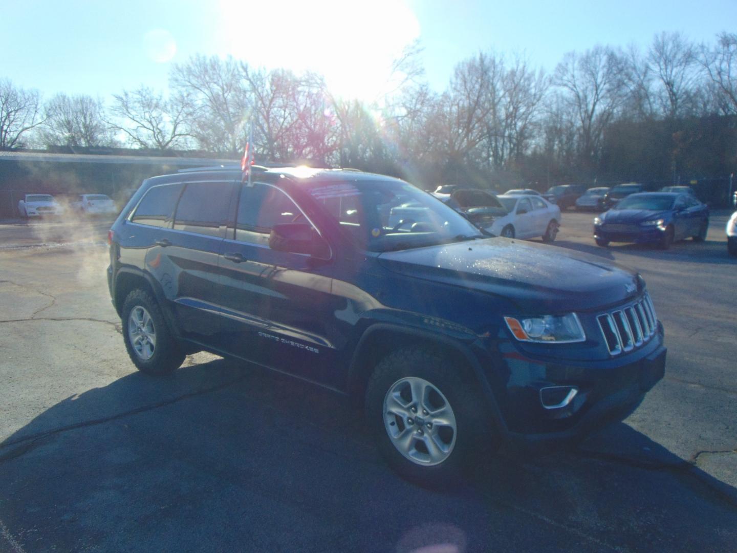 2014 Blue Jeep Grand Cherokee (1C4RJFAG5EC) with an V6 Flex Fuel 3.6 Liter engine, Automatic, 8-Spd transmission, located at 2105 Dixie Hwy, Louisville, KY, 40210, (502) 772-3333, 38.220932, -85.795441 - Photo#5